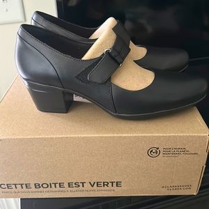 Brand new size 10 Mary Jane Clark’s Emslie leather shoes